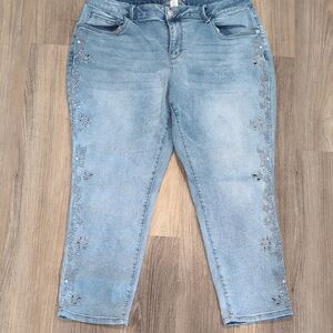 Floral Embroidered Light Blue Cropped Jeans